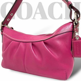 コーチ(COACH)の極美品　未使用級　コーチ　ショルダーバッグ　肩掛け　レザー　ロゴ型押し チャーム(ショルダーバッグ)