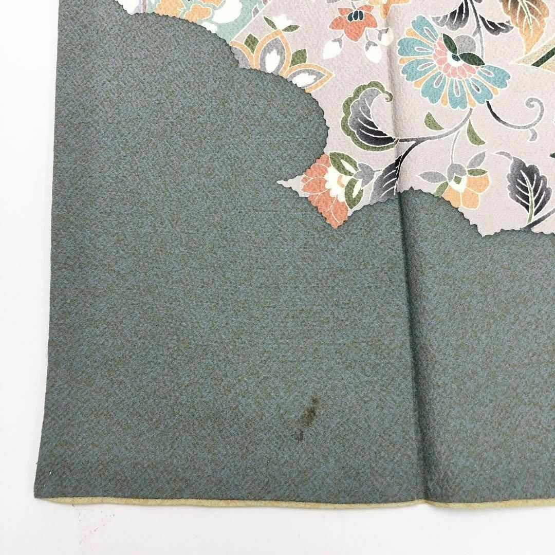 訪問着 美しい花柄模様 金駒刺繍 金彩 縮緬 薄灰緑色 K-3573 訪問着 美しい花柄模様 金駒刺繍 金彩 縮緬 薄灰緑色 K-3573