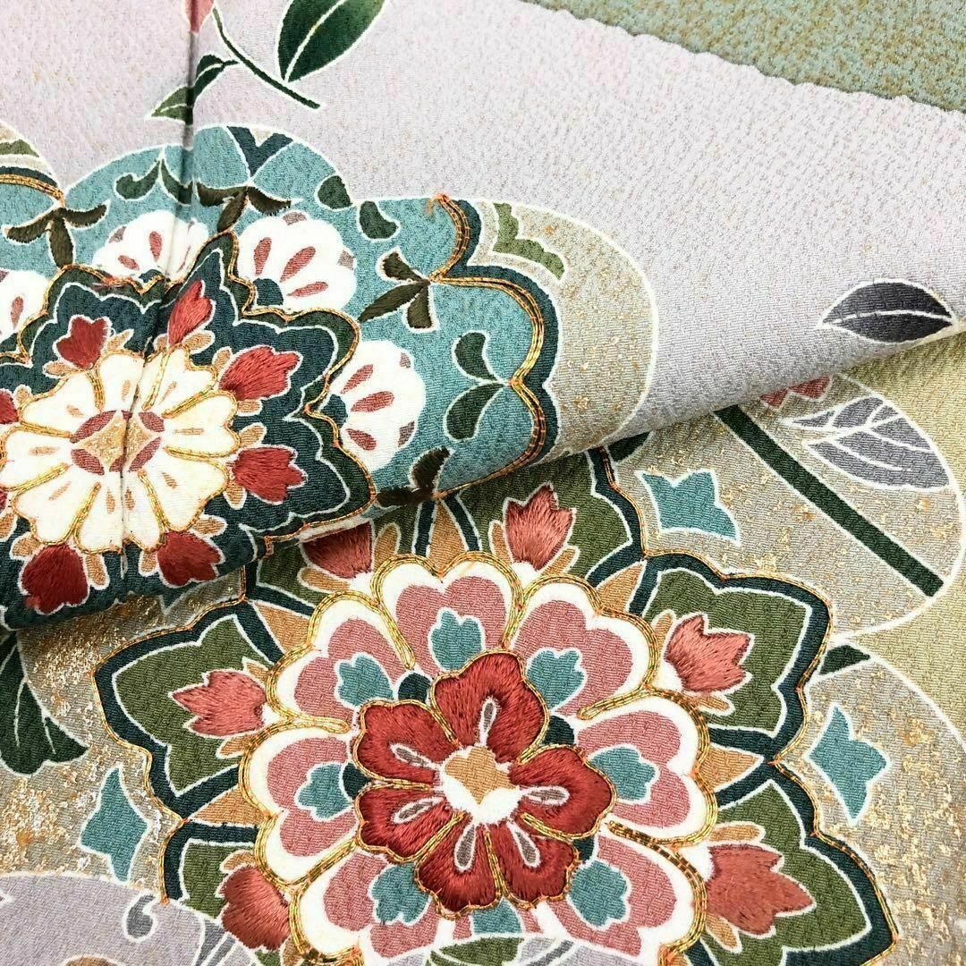 訪問着 美しい花柄模様 金駒刺繍 金彩 縮緬 薄灰緑色 K-3573 訪問着 美しい花柄模様 金駒刺繍 金彩 縮緬 薄灰緑色 K-3573