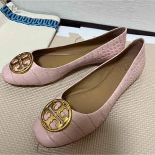 トリーバーチ(Tory Burch)の未使用品　トリーバーチ  クロコ型押し　レザー　フラットシューズ(ハイヒール/パンプス)