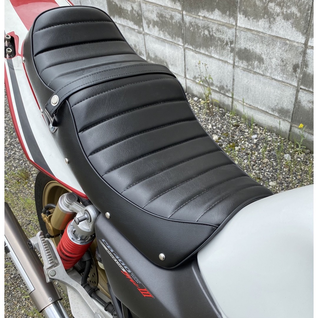 おひとつのみ!限定価格!cb400sf タックロールシート nc39 nc42 おひとつのみ!限定価格!cb400sf タックロールシート nc39 nc42