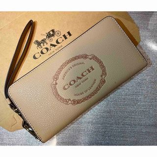 コーチ(COACH)のCOACH  コーチ　ベージュ　レザー　長財布　未使用(財布)