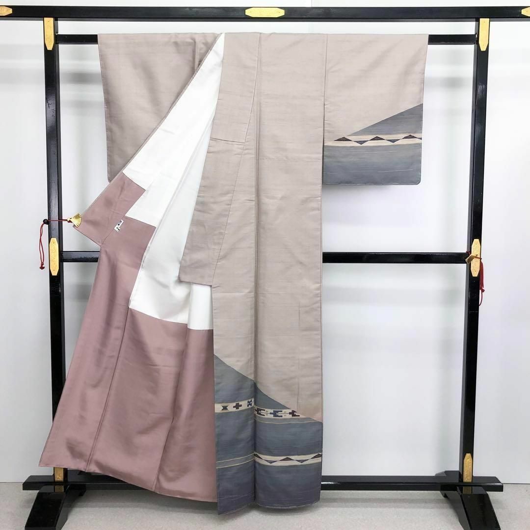 付下げ 聚蚕紬 野蚕 抽象模様 灰桜色 しつけ糸 ガード加工 K-3277 付下げ 聚蚕紬 野蚕 抽象模様 灰桜色 しつけ糸 ガード加工 K-3277