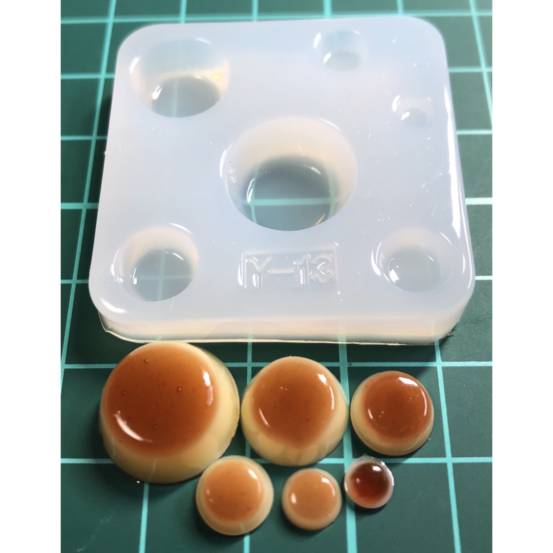 【丸プリン6サイズ】パンナコッタ シリコンモールド ミニチュアフード シルバニア ハンドメイドの素材/材料(型紙/パターン)の商品写真