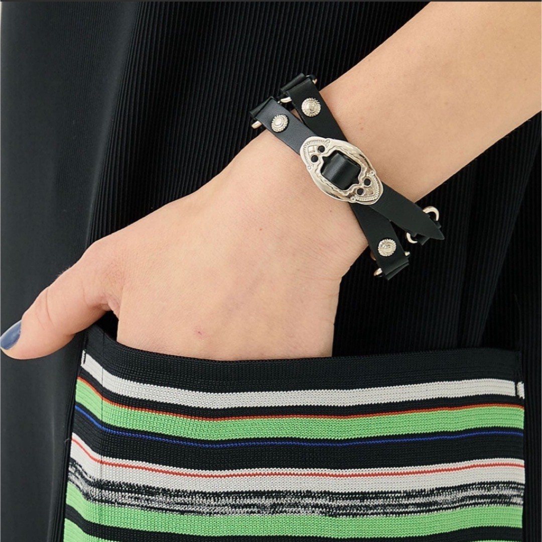 TOGA TOO バングル レザー 牛革 (BEADS LEATHER BANGLE) TOGA TOO バングル レザー 牛革 (BEADS LEATHER BANGLE)