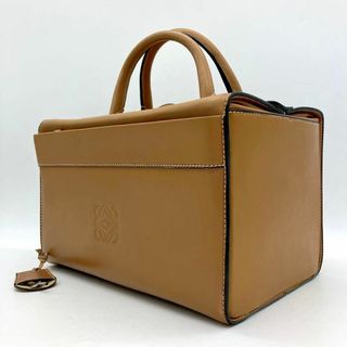 ロエベ(LOEWE)の【LOEWE】ハンドバッグ　アナグラム型押し　BOX型　レザー　ブラウン(ハンドバッグ)