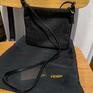 FENDI - 値下げ　美品　フェンディ　FENDI　ショルダーバッグ　ポーチ　サコッシュ