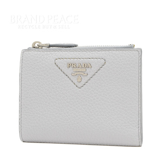 プラダ(PRADA)のプラダ メタルロゴ ヴィッテロダイノ 二つ折り財布 レザー ライトブルー 1ML(財布)