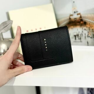 マルニ(Marni)の未使用 マルニ サフィアーノレザー製 二つ折りウォレット ブラック(財布)
