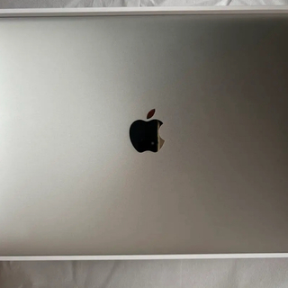 アップル(Apple)のM1チップ搭載13インチMacBook Air - シルバー(ノートPC)