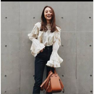 マウジー(moussy)のmoussy マウジー レースラッフルブラウス(シャツ/ブラウス(半袖/袖なし))