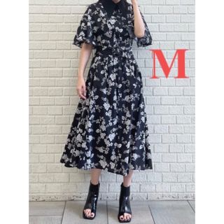 美品！リエンダ　シャープカラーワンピース　フレアスリーブ　フラワー　ブラック　M