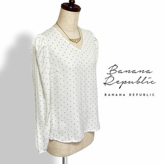 バナナリパブリック(Banana Republic)のBANANA REPUBLIC　春物Vネックドットブラウス(シャツ/ブラウス(長袖/七分))