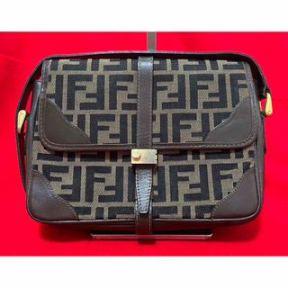 フェンディ(FENDI)の訳あり】  FENDI フェンディ　FF ズッカ　本革　ショルダー　バッグ　金具(ショルダーバッグ)