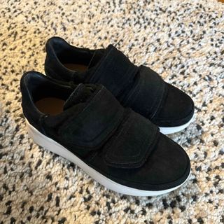 アグ(UGG)のUGG スニーカー 黒 美品 24cm(スニーカー)