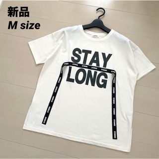 [新品] ロゴリボン貼り付け半袖Tシャツ ロゴTシャツ (Tシャツ(半袖/袖なし))