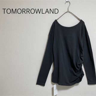 トゥモローランド(TOMORROWLAND)の【新品タグ付】TOMORROWLANDアシメギャザートップス　チャコールグレー(カットソー(長袖/七分))