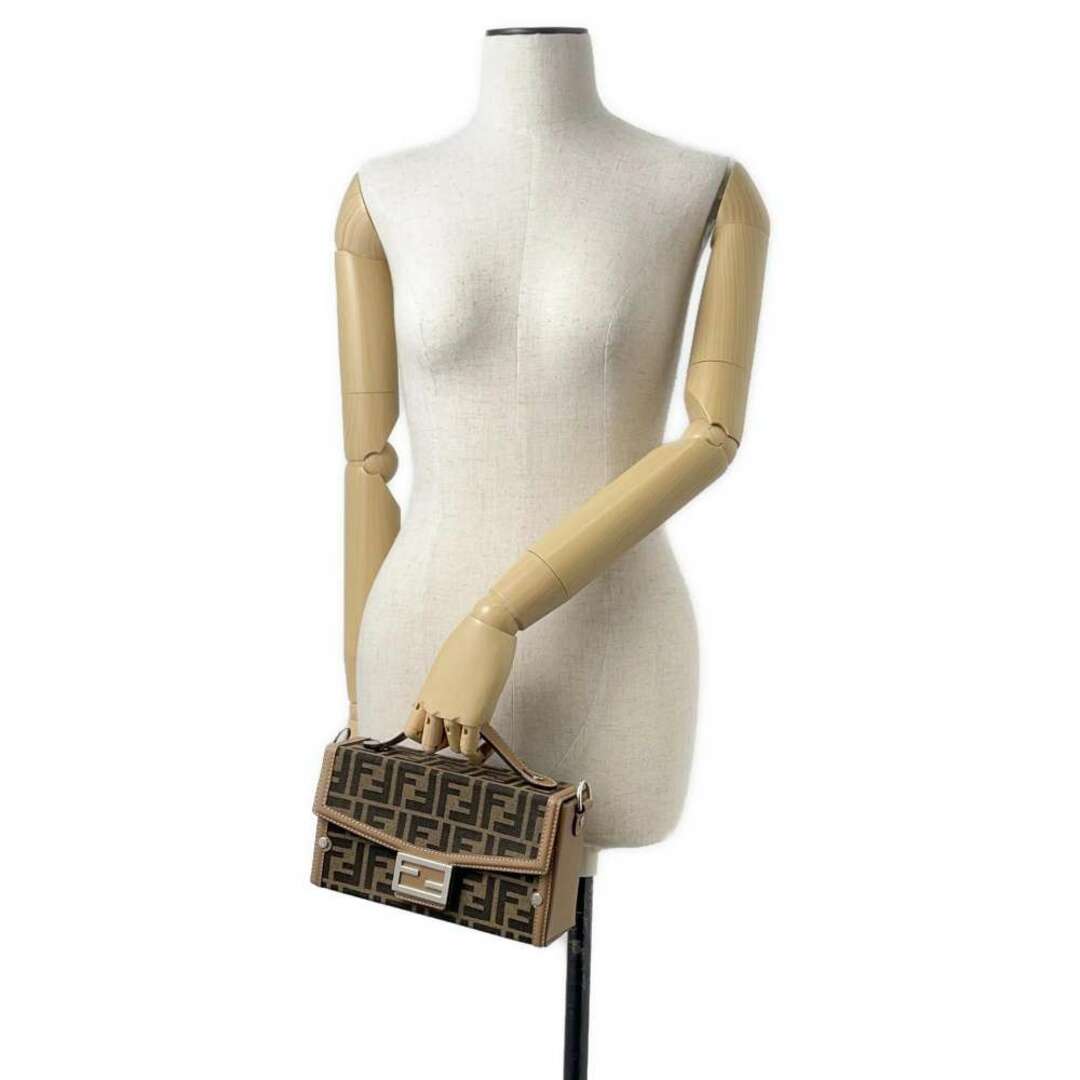 美品【フェンディ】FF柄 バケットバッグ ショルダーバッグ フェンディ ショルダーバッグ FFロゴ ソフトトランク バゲット