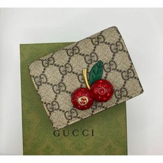 Gucci - ビジュー欠損なし✨美品✨GUCCI さくらんぼ 折り財布 チェリー