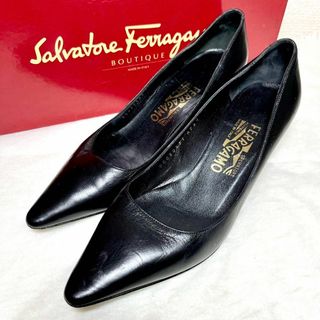 サルヴァトーレフェラガモ(Salvatore Ferragamo)のサルヴァトーレフェラガモ　パンプス　ヒール　黒　革　5 1/2D(ハイヒール/パンプス)