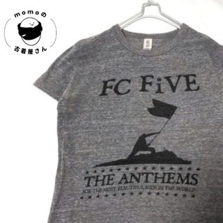 【最大65%割り引き】FC FIVEのバンドTシャツ　旗振りモチーフ　グレー(Tシャツ/カットソー(半袖/袖なし))