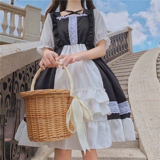 【売れてます】メイド服　ロリータ　コスプレ　フリル　レース　ブラック　黒　可愛い(ひざ丈ワンピース)