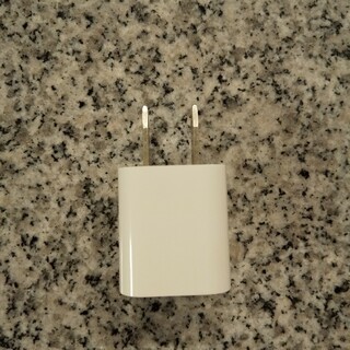アップル(Apple)のApple iPhone 純正ACアダプター　充電器 USB(バッテリー/充電器)