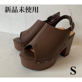 ☆新品未使用 厚底サンダル ブラウン S☆(サンダル)