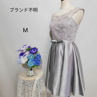 ブランド不明　極上美品　レース　ドレス　パーティー　ワンピース　シルバー系色　М(その他ドレス)