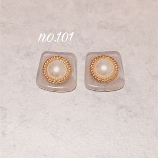 no.101 アクリルビーズ パール グレー ピアス、イヤリング