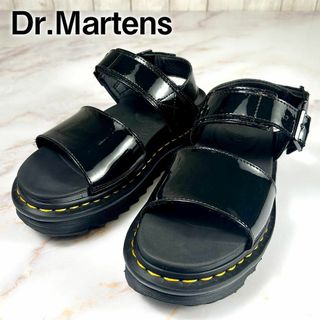 ドクターマーチン(Dr.Martens)の【美品】ドクターマーチン　VOSS　エナメル　ブラックサンダル　UK5(サンダル)