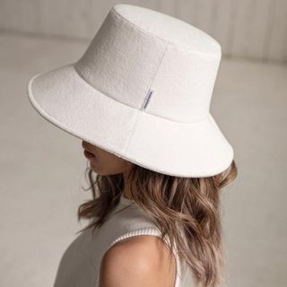 アリシアスタン(ALEXIA STAM)のアリシアスタン 帽子 バケットハット ホワイト Bucket Hat　新品未使用(ハット)