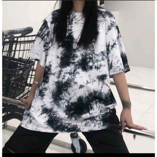 ユニセックスTシャツ 人気タイダイ柄　ブラック　韓国　カジュアル　夏もの　(Tシャツ(半袖/袖なし))