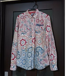 DESIGUAL - ユニセックス  Desigual  の  薄地  総柄  おしゃれシャツ