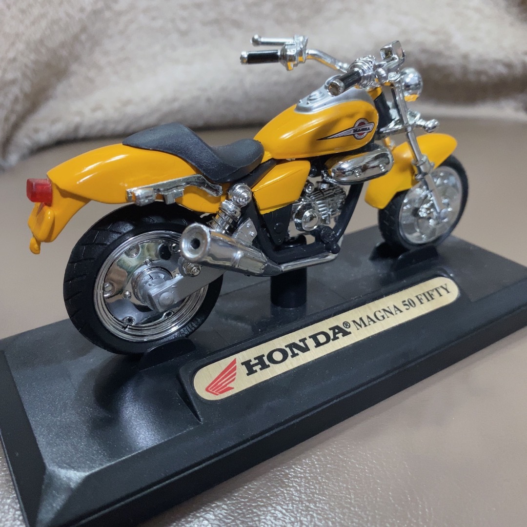 I*l様 HONDA MAGNA 50 ホンダ マグナ ミニカー 1/20スケー FAST LANE HONDA MAGNA 50 FIFTY マグナフィフティの通販 by