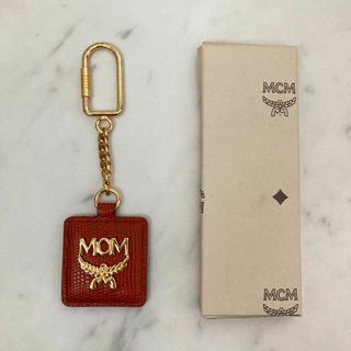 【新品未使用】MCMキーホルダー ブラック レッド 希少 可愛い 韓国(キーホルダー)