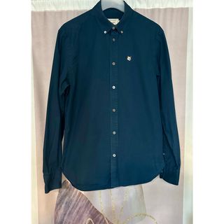 メゾンキツネ(MAISON KITSUNE')のメゾンキツネ フォックス ヘッドパッチ ボタンダウンシャツ ネイビー 38サイズ(シャツ)