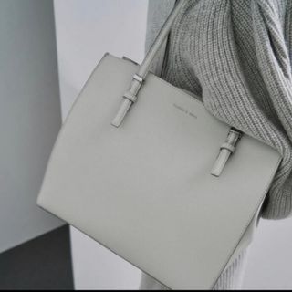 チャールズアンドキース(Charles and Keith)のクラシックダブルハンドル トートバッグ　グレー(トートバッグ)