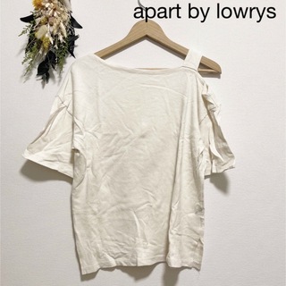 アパートバイローリーズ(apart by lowrys)のapart by lowrys ワンショルダー　トップス(Tシャツ(半袖/袖なし))