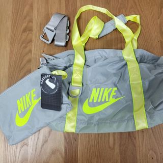 ナイキ(NIKE)のナイキ　ナイロンショルダーバッグ(ドラムバッグ)