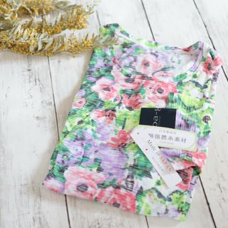 新品 未使用品 レディーストップス 花柄(Tシャツ(半袖/袖なし))