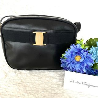 サルヴァトーレフェラガモ(Salvatore Ferragamo)の美品★Salvatore Ferragamoヴァラリボン ショルダーバッグ 黒(ショルダーバッグ)