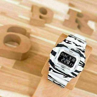 ジーショック(G-SHOCK)のレア/廃番【カシオ】ジーショック ゼブラ柄 腕時計 DW-5600BW 黒×白(腕時計(デジタル))