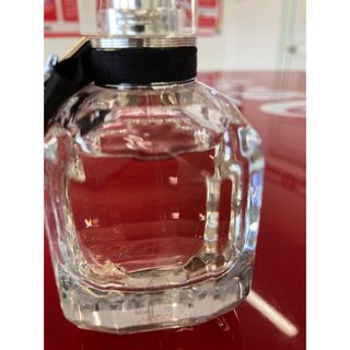 イヴサンローラン(Yves Saint Laurent)のモンパリ オーデパルファム 50ml 残量半分より少し下くらい　定価17600円(香水(女性用))