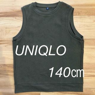 ユニクロ(UNIQLO)のユニクロ　ベスト　夏　キッズ　140㎝(Tシャツ/カットソー)