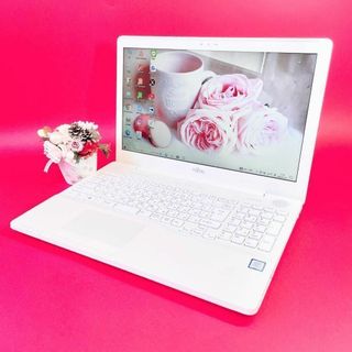 フジツウ(富士通)の美品✨️サクサクCorei7✨️カメラ付 白 薄型ノートパソコン✨️Office(ノートPC)