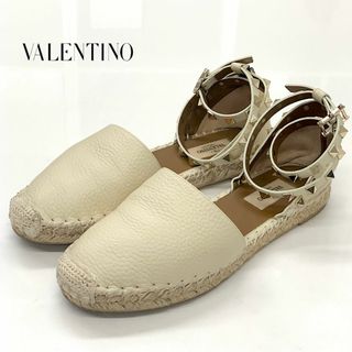 ヴァレンティノ(VALENTINO)の8143 ヴァレンティノ レザー ロックスタッズ フラットシューズ アイボリー(サンダル)