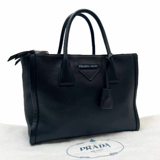 プラダ(PRADA)の美品 プラダ レザー コンセプト トート ハンド バッグ 三角プレートロゴ 黒(ハンドバッグ)