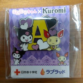 サンリオ(サンリオ)のA型 けんけつちゃん×Kuromi ピンバッジ(バッジ/ピンバッジ)