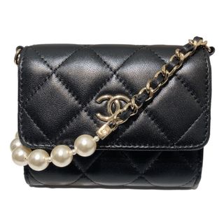 CHANEL - 　シャネル CHANEL パールチェーンショルダー ブラックｘゴールド金具/パール ラムレザー レディース ショルダーバッグ